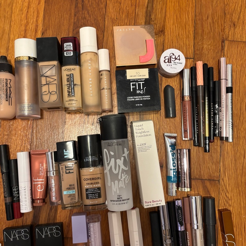 65 Piece Makeup Bundle - Picture 2 of 5